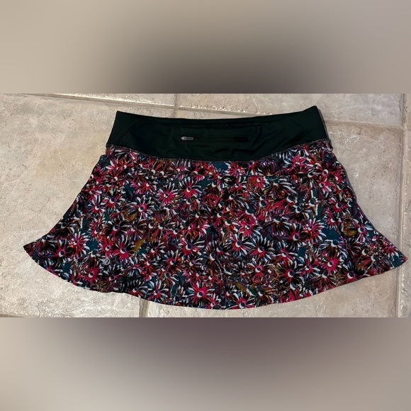 Lululemon Play Off the Pleats Skirt Floral Electric Multi Rare Retired Sz10 - Picture 9 of 10